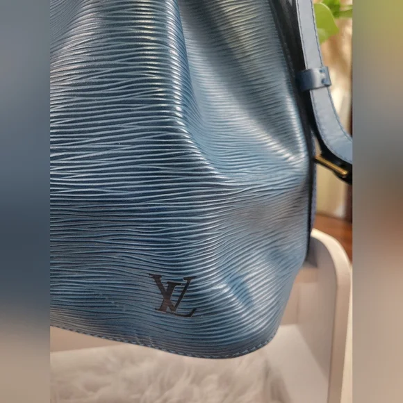 Authentic Vintage Louis Vuitton Blue Epi Bucket Noe - Picture 12 of 16